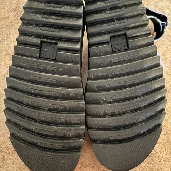 Size 11 women’s purple Doc Martens sandals - Picture 2 of 5